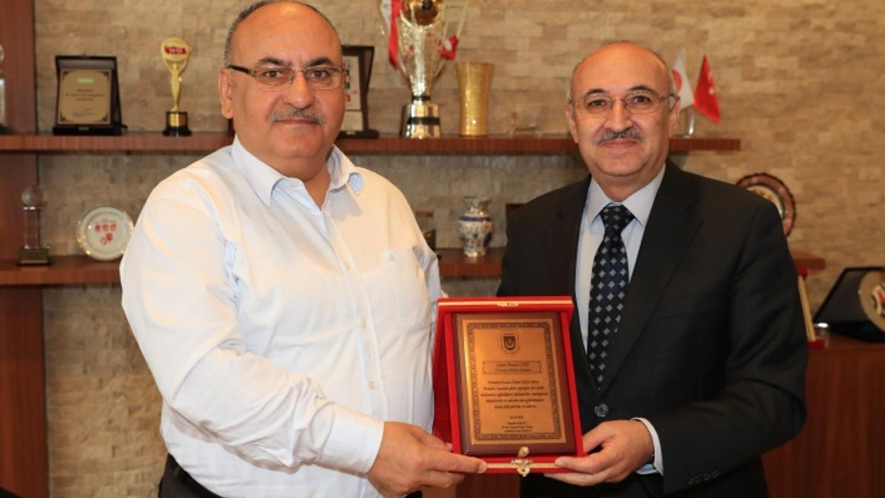 Başkan Hasan Can’a Eğitime Destekleri İçin Teşekkür Plaketi!