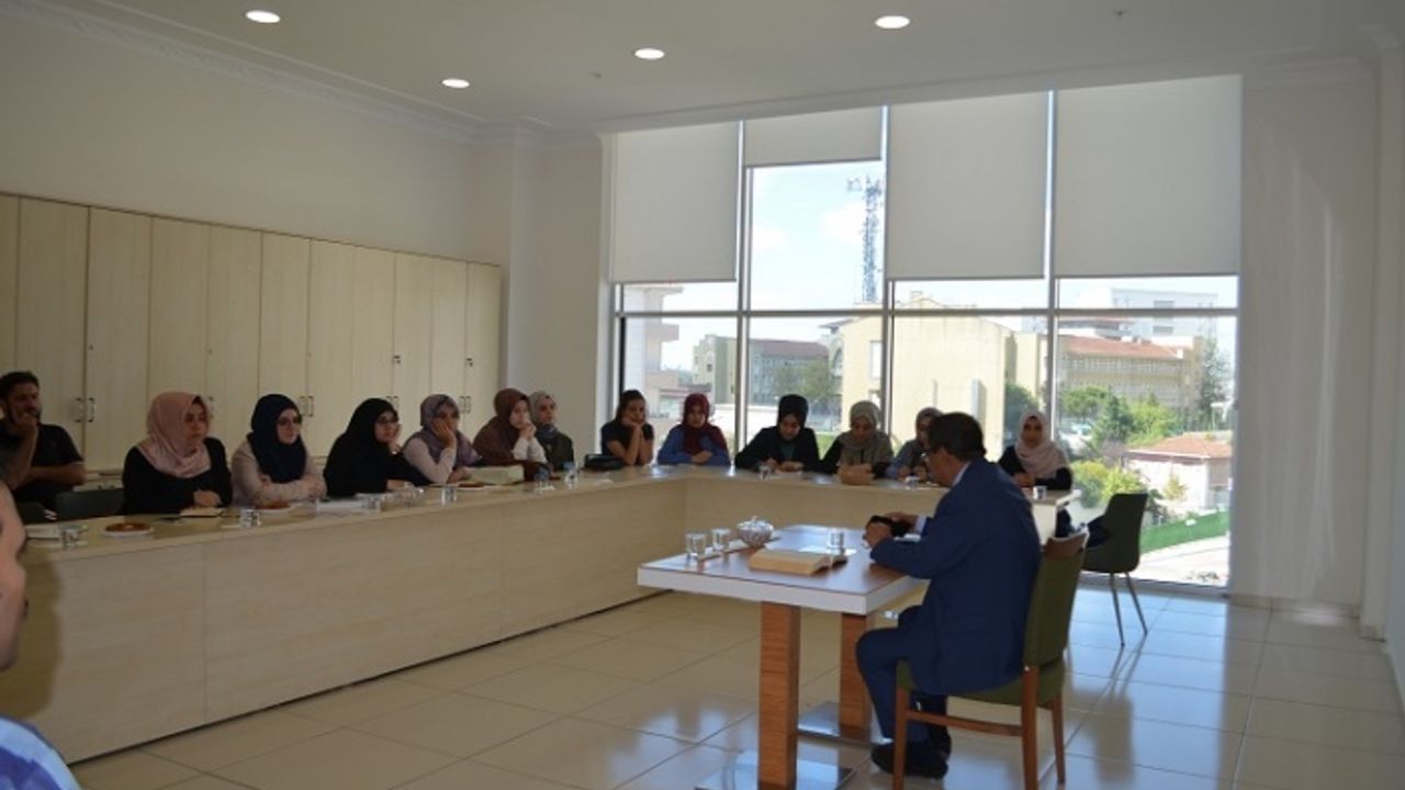 Sancaktepe Genç Gelecek Edebiyat Kulübü Yazar Hayati İnanç ile Fuzuli Divanı düzenledi