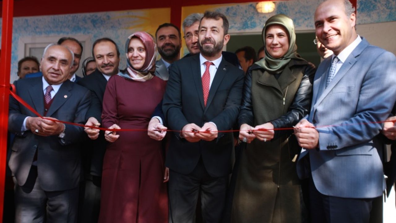 Kızılay tarafından hasta çocuklar için oluşturulan Şefkat Evi ve Çocuk Eğlence Merkezi açıldı