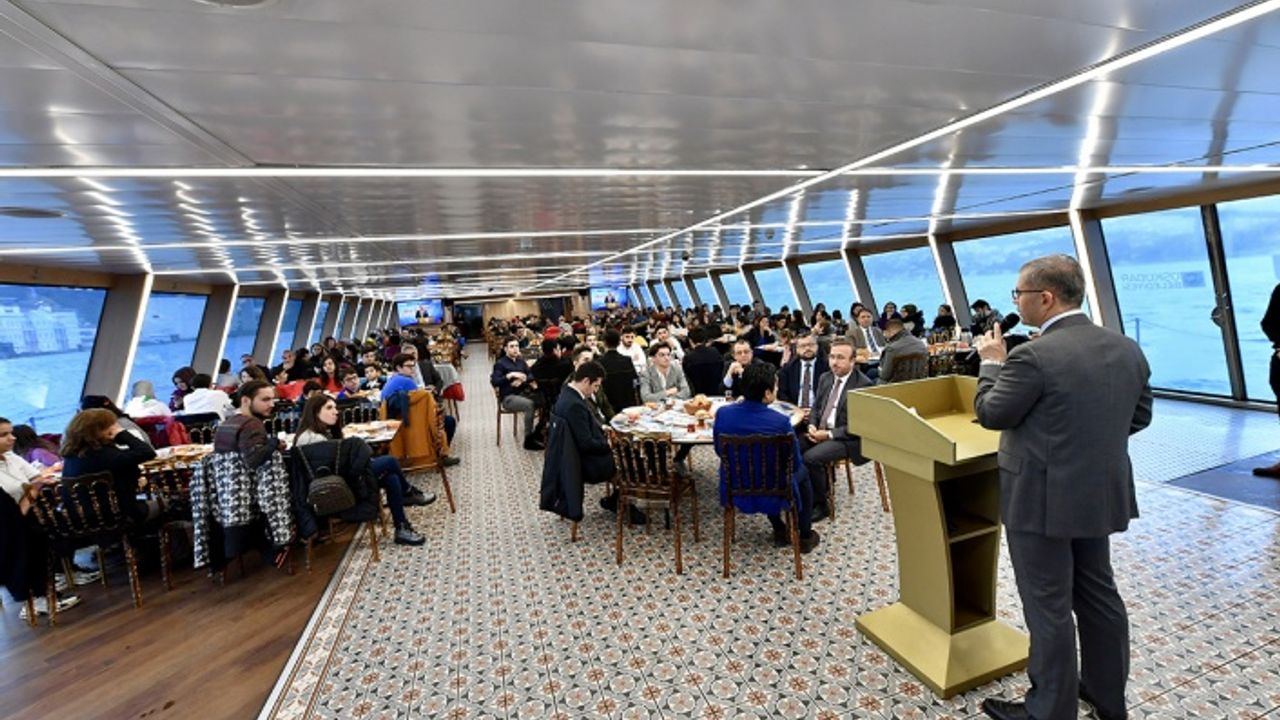 Valide Sultan Gemisi Konuklarını Ağırlamaya Devam Ediyor