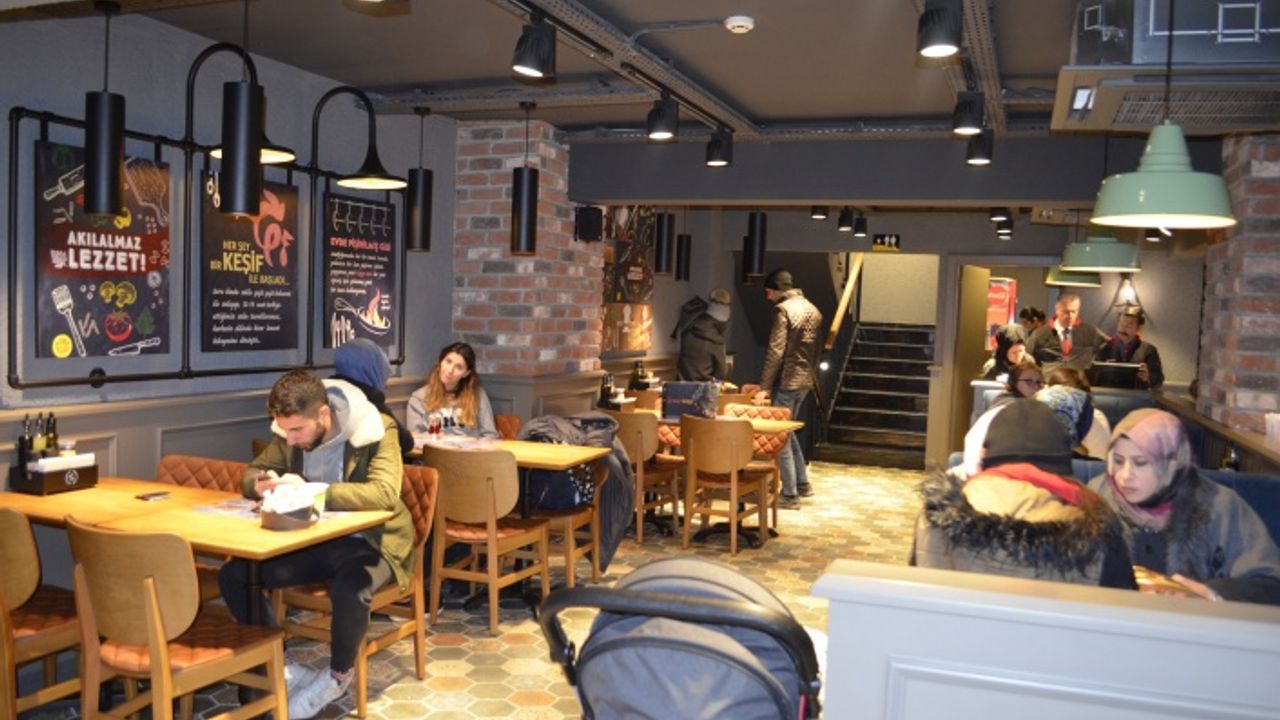 Tavuk Dünyası Ümraniye’de ki yeni restoranını hizmete açtı