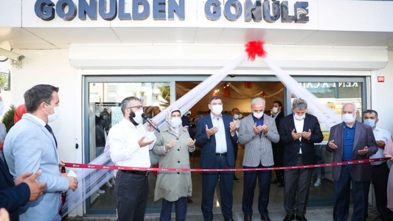 Ümraniye Belediyesi Bünyesinde Gönülden Gönüle Giyim Mağazası Açıldı