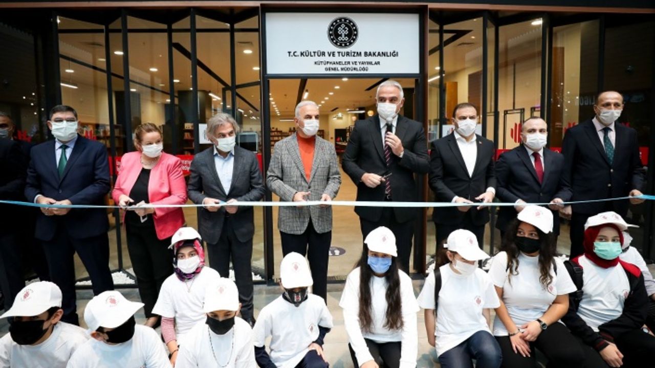 Ümraniye Akyaka Park Avm’de Kütüphane Açılışı Gerçekleşti