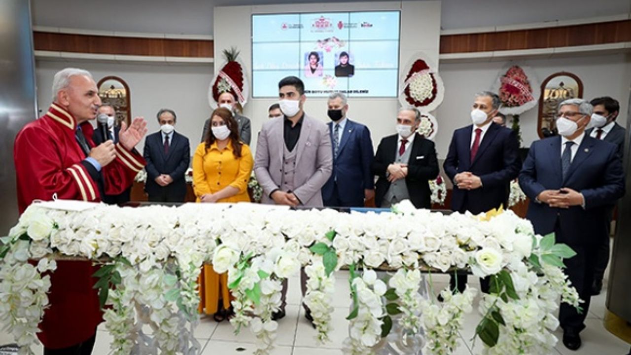12 ÜMRANİYELİ ROMAN ÇİFT DÜNYA EVİNE GİRDİ