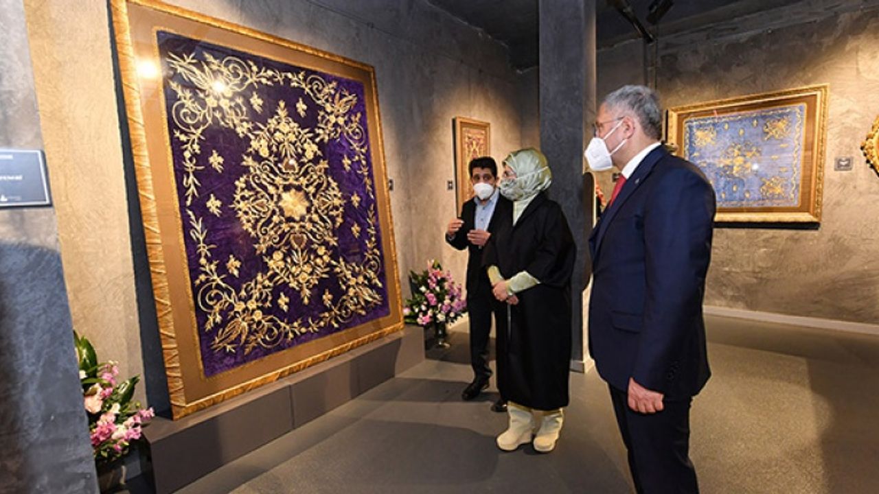 Emine Erdoğan “Kalbe Dokunan İlmek” Sergisini Gezdi