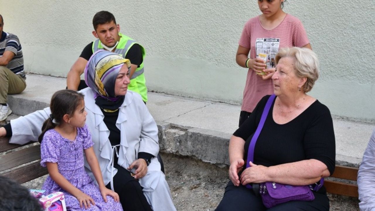 Sancaktepe Belediye Başkanı Şeyma Döğücü yaraları sarmaya gitti