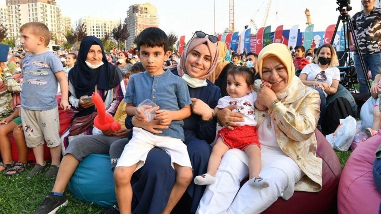 Sancaktepe'de Meydan Parkta Çocuklar İçin Eğlence Vakti