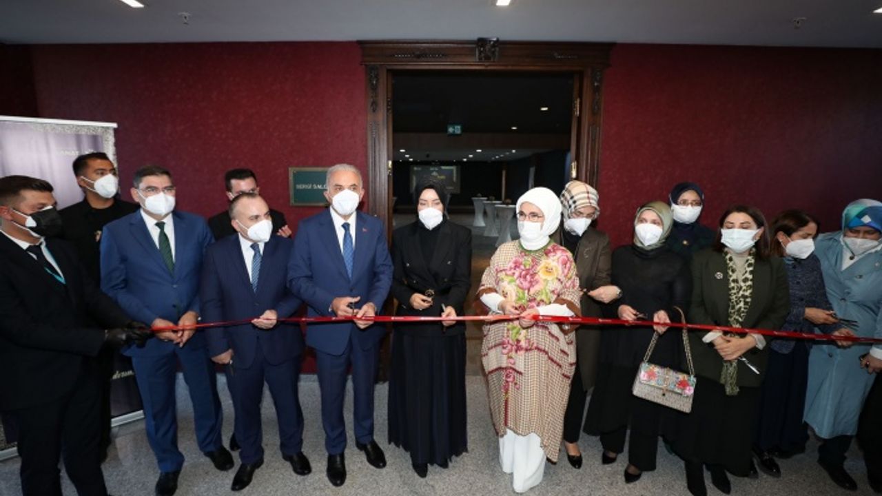 Emine Erdoğan Ümraniye'de Sergi Açılışı ve Lansman Programına Katıldı
