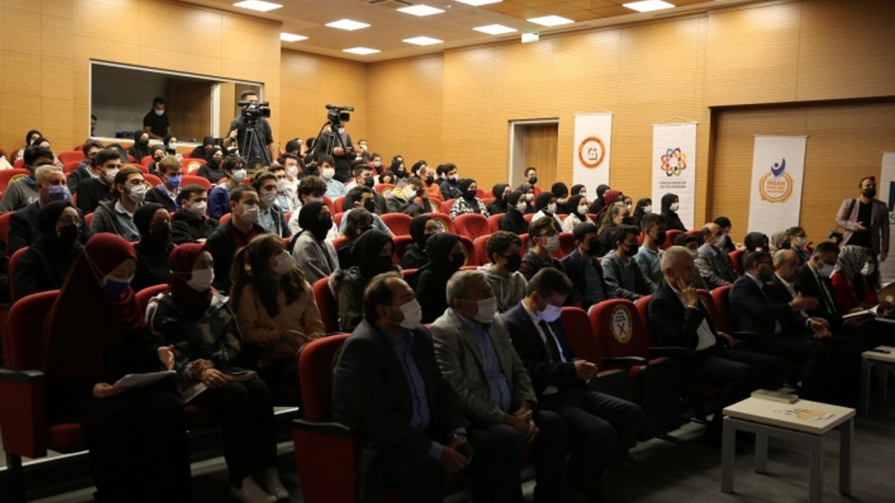Gençler İçin İnsan Hakları Eğitim Projesi Kapsamında Sertifika Töreni Gerçekleşti