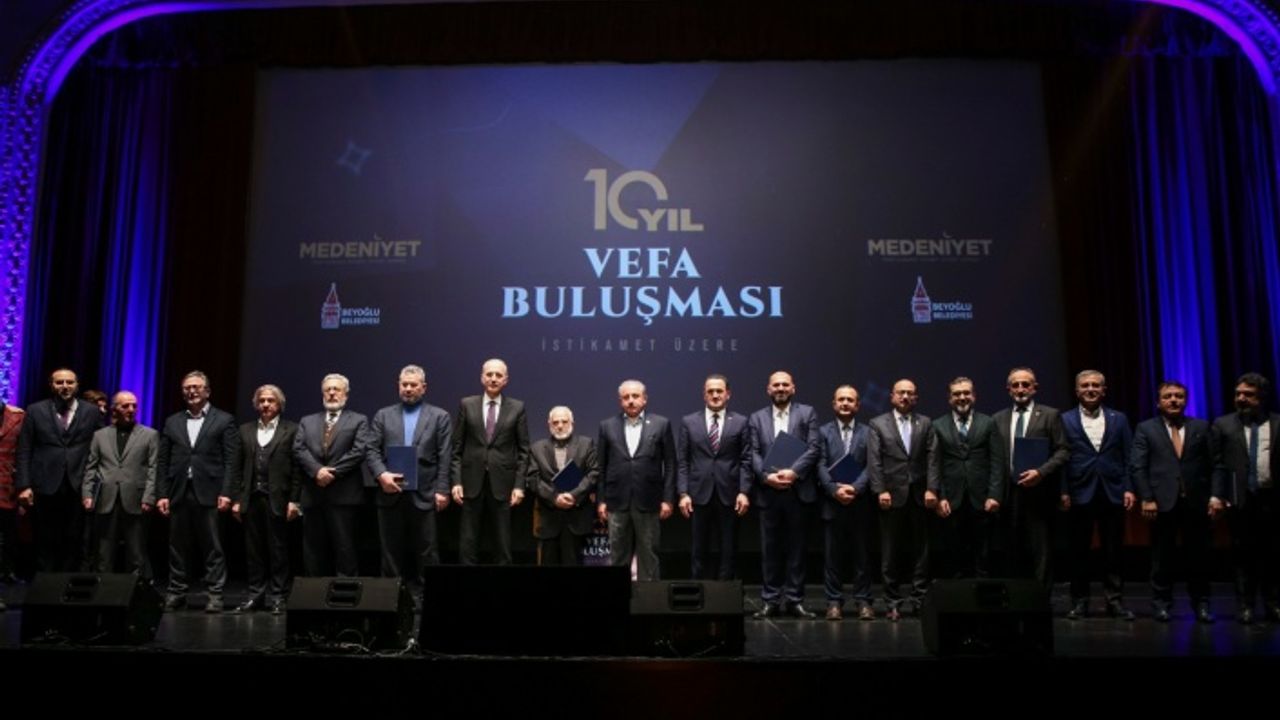İstanbul Medeniyet Derneği 10. yıl Vefa Buluşması Emek Sineması'nda Düzenlendi