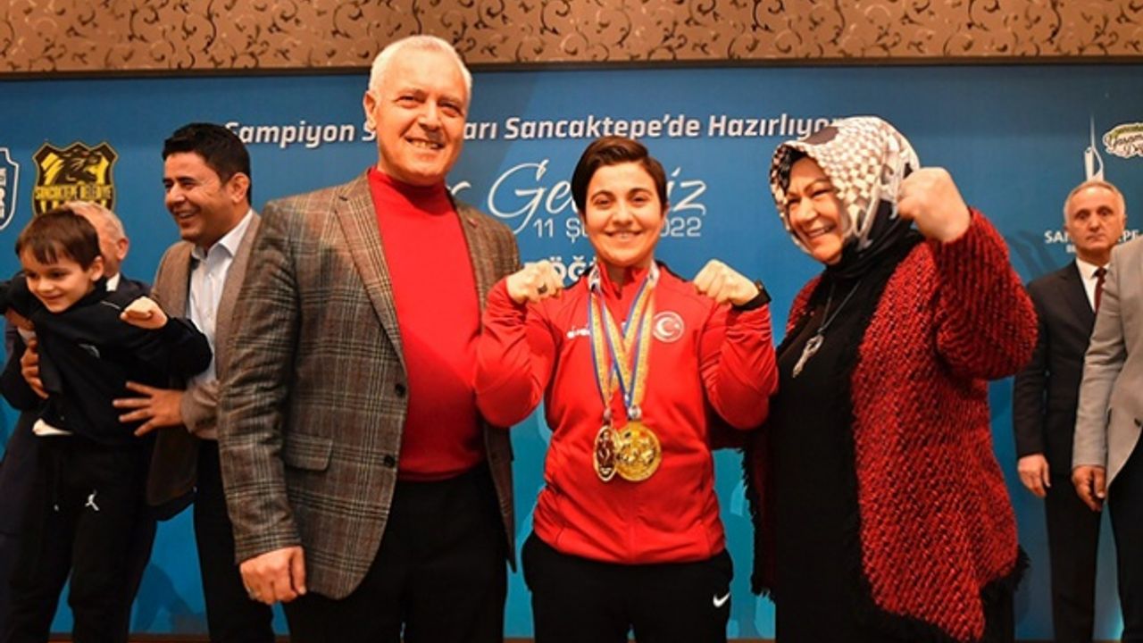 Başkan Şeyma Döğücü Sancaktepeli Şampiyon Sporcular İle Buluştu