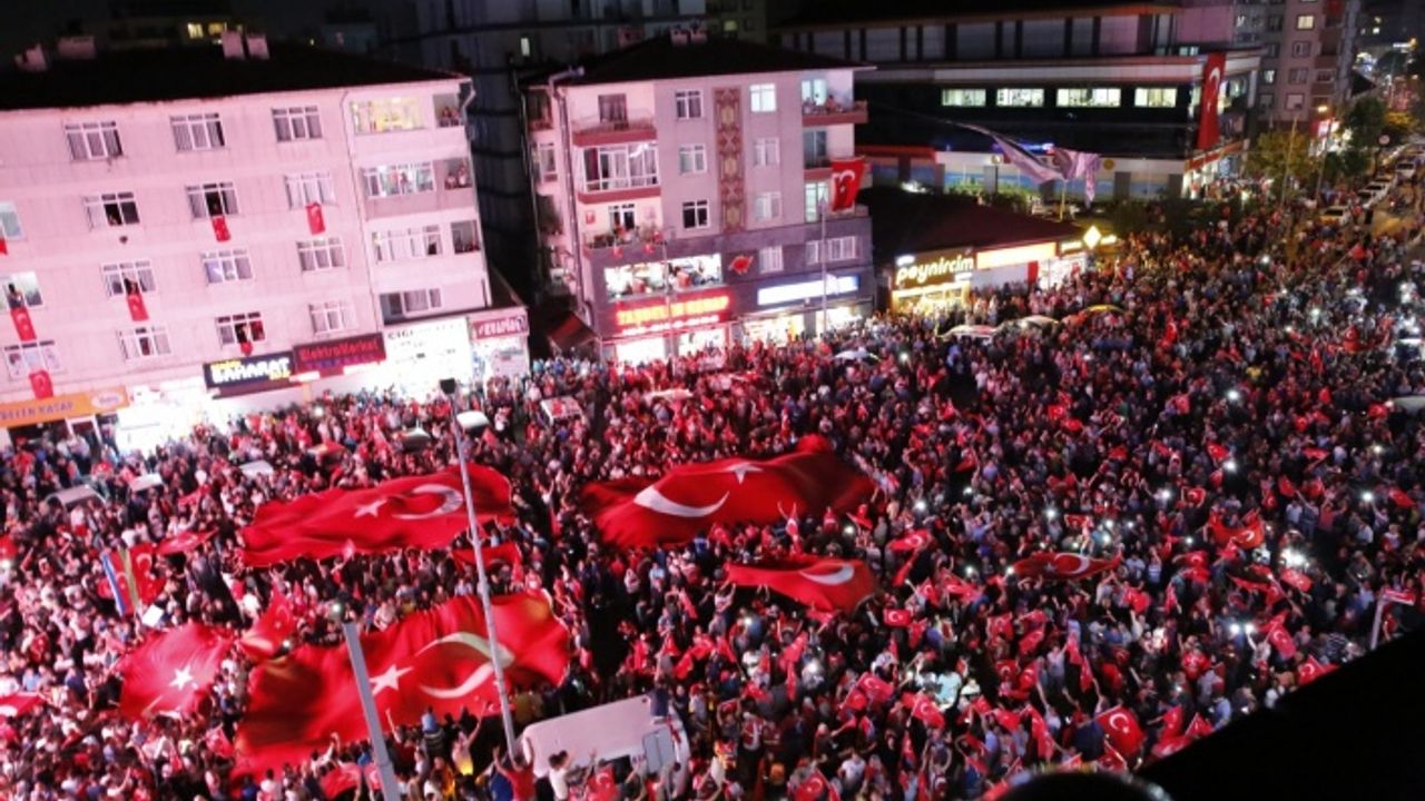 15 TEMMUZ ŞEHİTLERİNİN ADLARI “ÇEKMEKÖY ŞEHİTLER ANITINDA” YAŞATILACAK