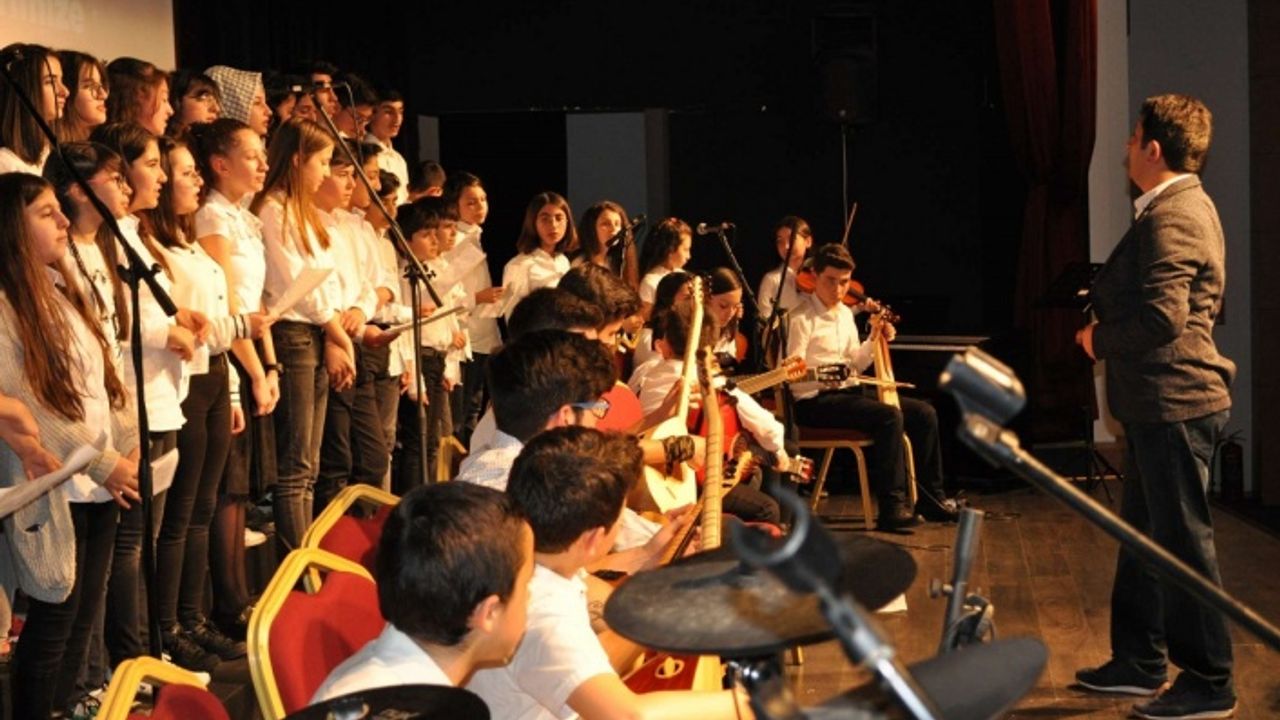 ÇEKMEKÖY BELEDİYESİ GENÇLERİ ÇEKMEKÖY GENÇLİK ORKESTRASI’NA KATILMAYA DAVET EDİYOR