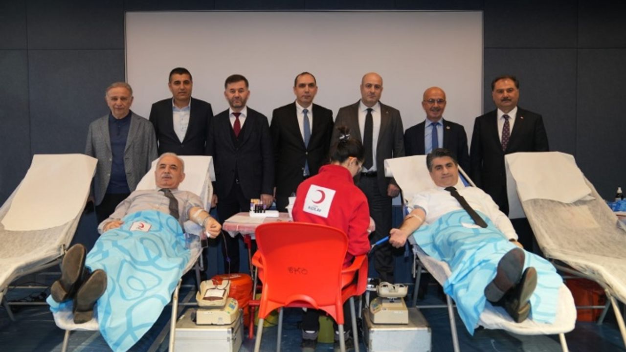 ÜMRANİYE BELEDİYESİ PERSONELİNDEN KIZILAY’A KAN BAĞIŞI DESTEĞİ