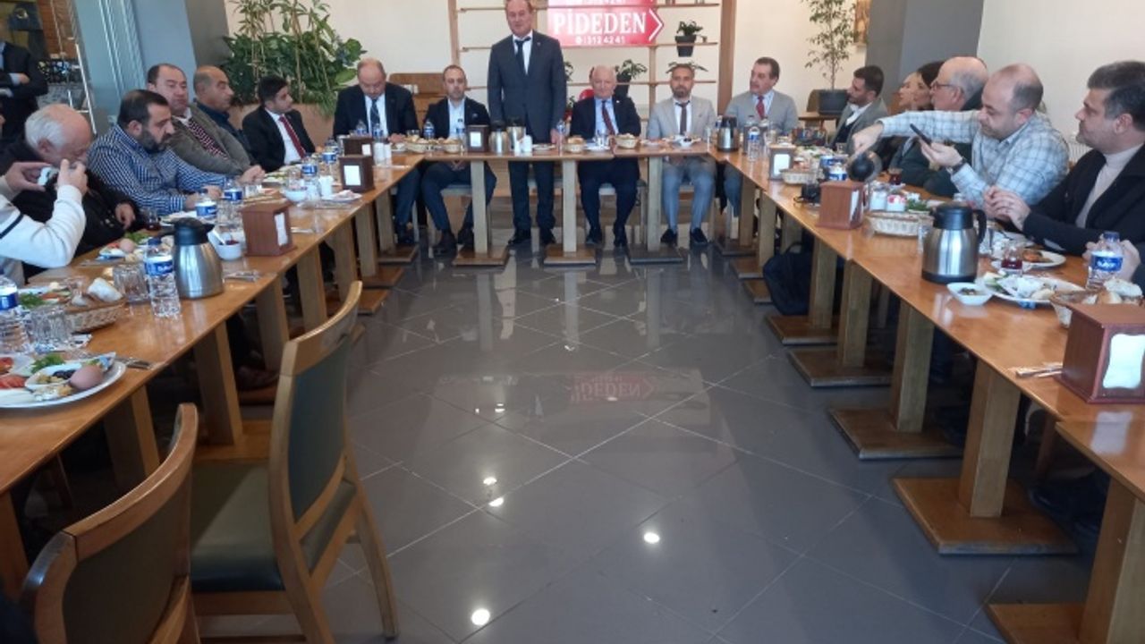 6'LI MASANIN ÇEKMEKÖY BAŞKANLARI GAZETECİLERİN 10 OCAK ÇALIŞAN GAZETECİLER GÜNÜNÜ KUTLADI