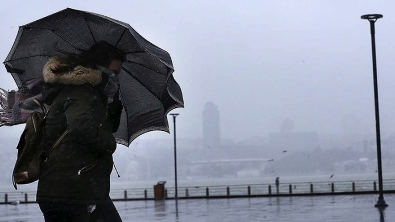 İSTANBUL VALİLİĞİNDEN KUVVETLİ RÜZGAR VE FIRTINA UYARISI