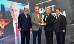Ümraniye Belediye Başkanı İsmet Yıldırım’a İstanbul’da Yılın Belediye Başkanı Ödülü