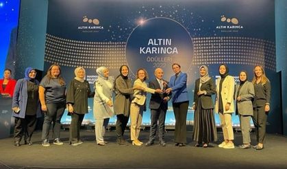 ÜMRANİYE BELEDİYESİ ALTIN KARINCA ÖDÜLLERİNDE “SOSYAL HİZMETLER” ÖDÜLÜNE LAYIK GÖRÜLDÜ 