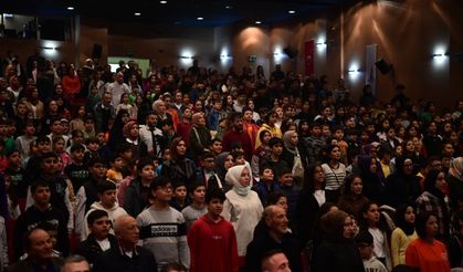SANCAKTEPE’Lİ ÖĞRENCİLERDEN İSTİKLAL MARŞI’NIN KABULÜ VE ÇANAKKALE ZAFERİ PROGRAMINA YOĞUN İLGİ