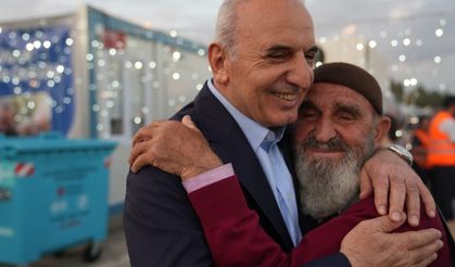 BAŞKAN İSMET YILDIRIM’DAN  YILDIRIM’DAN DEPREMZEDE ÇOCUKLARA BAYRAM HEDİYESİ