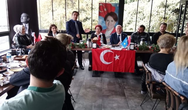Hanife Ergin, İYİ Parti Çekmeköy Belediye Başkan Aday Adaylığı İçin Başvurusunu Yaptı