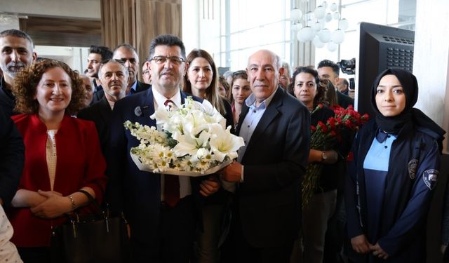 Çekmeköy Belediye Başkanı Orhan Çerkes Çekmeköylülerle Kucaklaştı