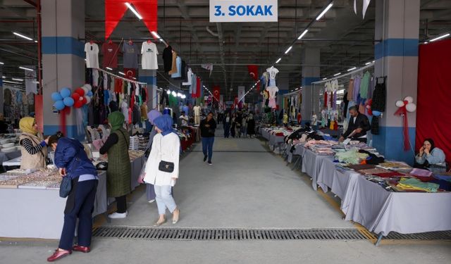 Ümraniyeliler'in Yeni Alışveriş Adresi: Yamanevler Kapalı Pazar Alanı Açıldı