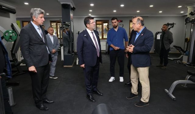 Çekmeköy Belediye Başkanı Orhan Çerkez Yenilenen Spor Tesislerinde İncelemeler Yaptı