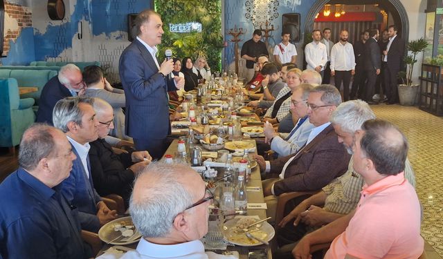 Üsküdar’da Türkiye Yüzyılı Buluşmaları: Çelik, Gençlerle ve Esnafla Bir Araya Geldi