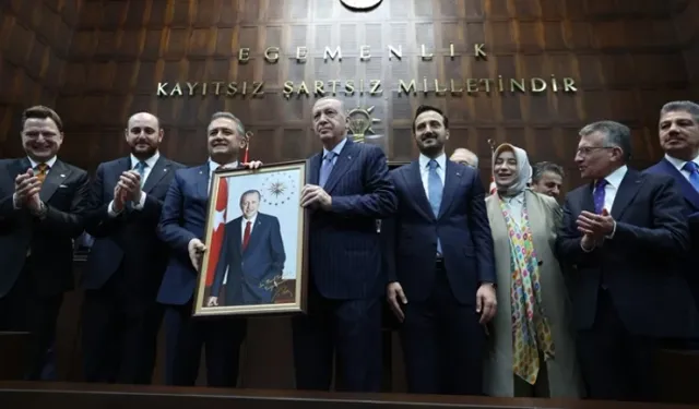 Cumhurbaşkanı Erdoğan, AK Parti’ye Katılan Üç Milletvekiline Rozet Taktı