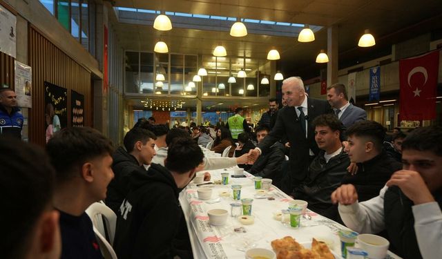 Ümraniye’de 20 Bin Öğrenciye İftar Sofrası Kuruluyor