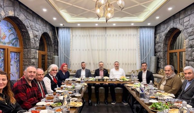 AK Parti Ataşehir İlçe Teşkilatı İftar Yemeğinde Basın Mensuplarıyla Buluştu