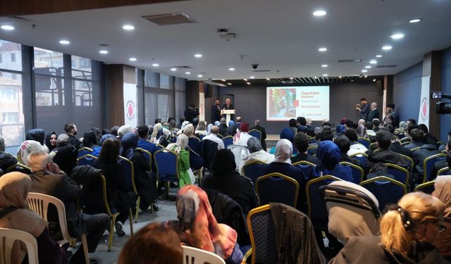 Ressam Meryem Köylü’nün “Özgürlüğün Renkleri” Sergisi Ümraniye Kültür ve Sanat Merkezinde Açıldı