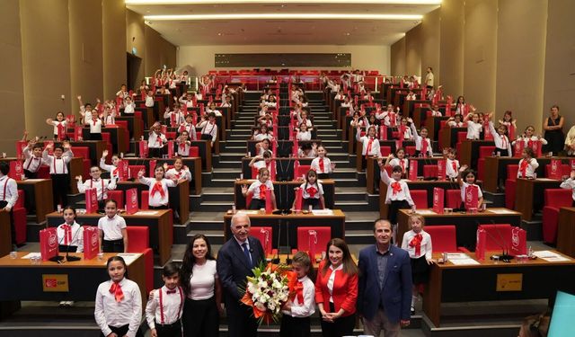 Ümraniye Belediye Başkanı İsmet Yıldırım; “Verilen Söz Tutuldu, 120 Öğrenci Tablet Sahibi Oldu”