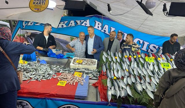 AK Parti Ümraniye sahada yoğun: Esnaf ve vatandaşlarla buluşmalar sürüyor