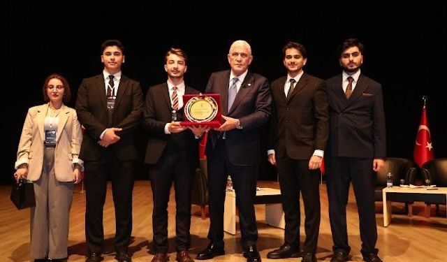 İYİ Parti Genel Başkanı Müsavat Dervişoğlu Genç Hukukçularla Buluştu