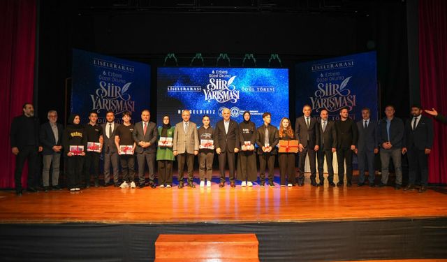 Ümraniye’de Şiire Ses Veren Gençler Ödüllendirildi
