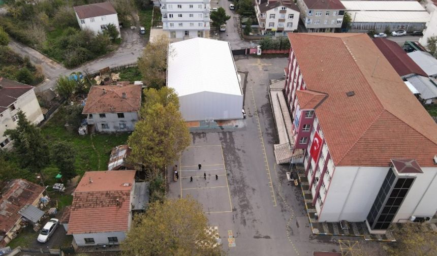 Çekmeköy'de İki Okula Yeni Kapalı Spor Salonu