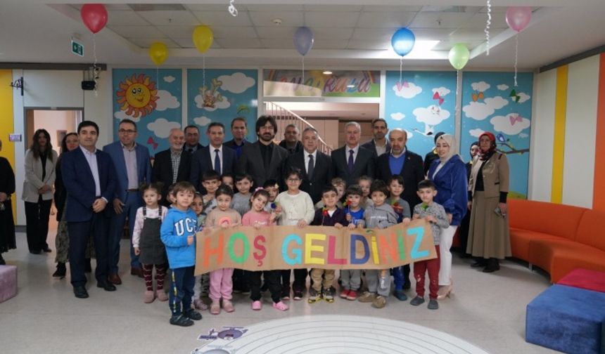 Yenilenip Kapasitesi Arttırılan Çekmeköy Şehit Ömer Halisdemir Kız Anadolu İmam Hatip Lisesi Kütüphanesi Açılışı Yapıldı