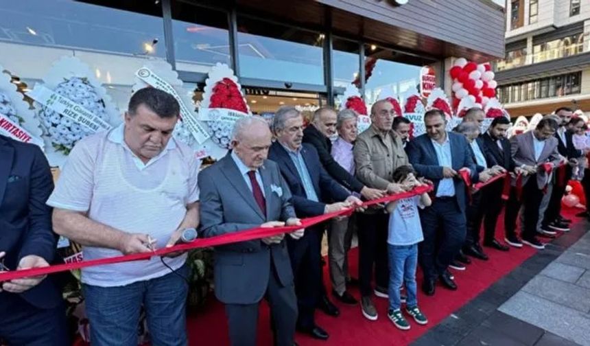 AK Parti Sözcüsü Çelik duyurdu: Rize'de Burger King açılışına katılan isimler disipline sevk edildi