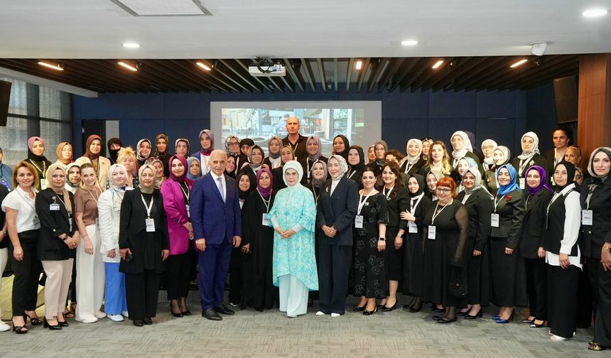 Ümraniye Belediyesi Çevre Şenliği Emine Erdoğan Hanımefendi’nin Katılımlarıyla Gerçekleştirildi