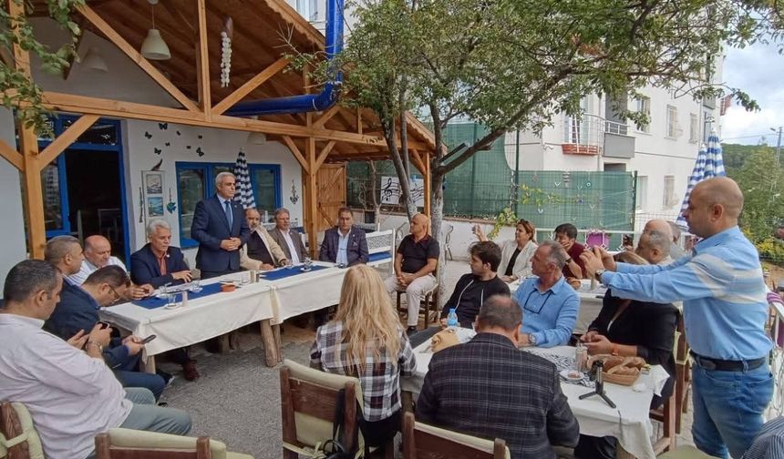 Çekmeköy’de Pazarcıların Sorunları Masaya Yatırıldı