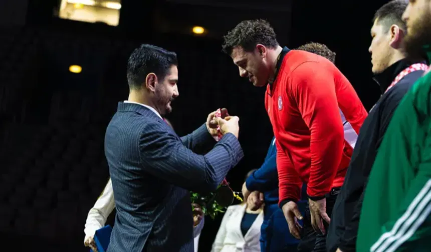 Rıza Kayaalp Mindere Altınla Döndü