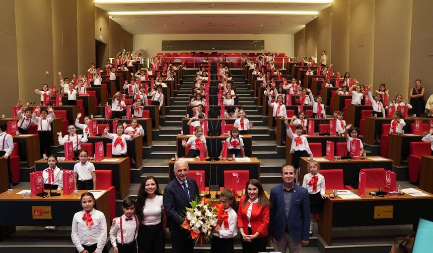 Ümraniye Belediye Başkanı İsmet Yıldırım; “Verilen Söz Tutuldu, 120 Öğrenci Tablet Sahibi Oldu”