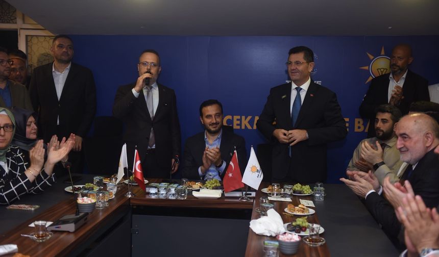 Çekmeköy Belediye Başkanı Orhan Çerkez, AK Parti Çekmeköy İlçe Başkanlığı’nda Coşkuyla Karşılandı