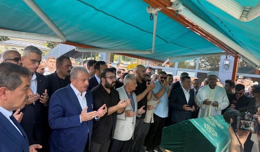 Çekmeköy’ün Kurucu Belediye Başkanı Sıddık Eraslan Son Yolculuğuna Uğurlandı