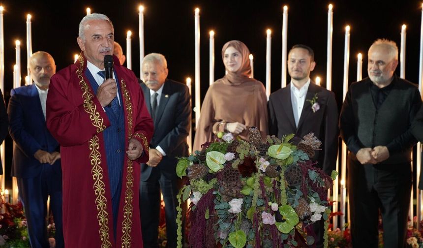 Siyaset ve İş Dünyasını Buluşturan Nikâh Töreni: Genç Çiftin Nikâhını Başkan İsmet Yıldırım Kıydı