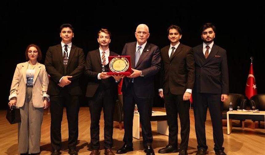 İYİ Parti Genel Başkanı Müsavat Dervişoğlu Genç Hukukçularla Buluştu