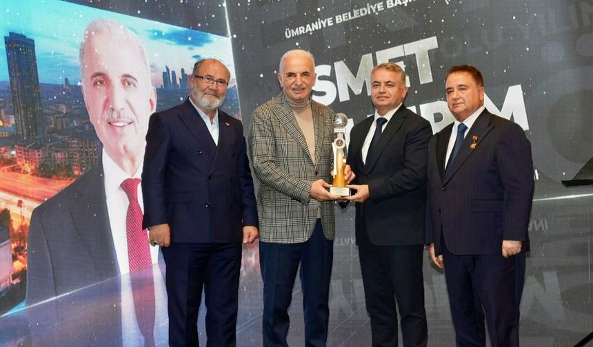 Ümraniye Belediye Başkanı İsmet Yıldırım’a İstanbul’da Yılın Belediye Başkanı Ödülü